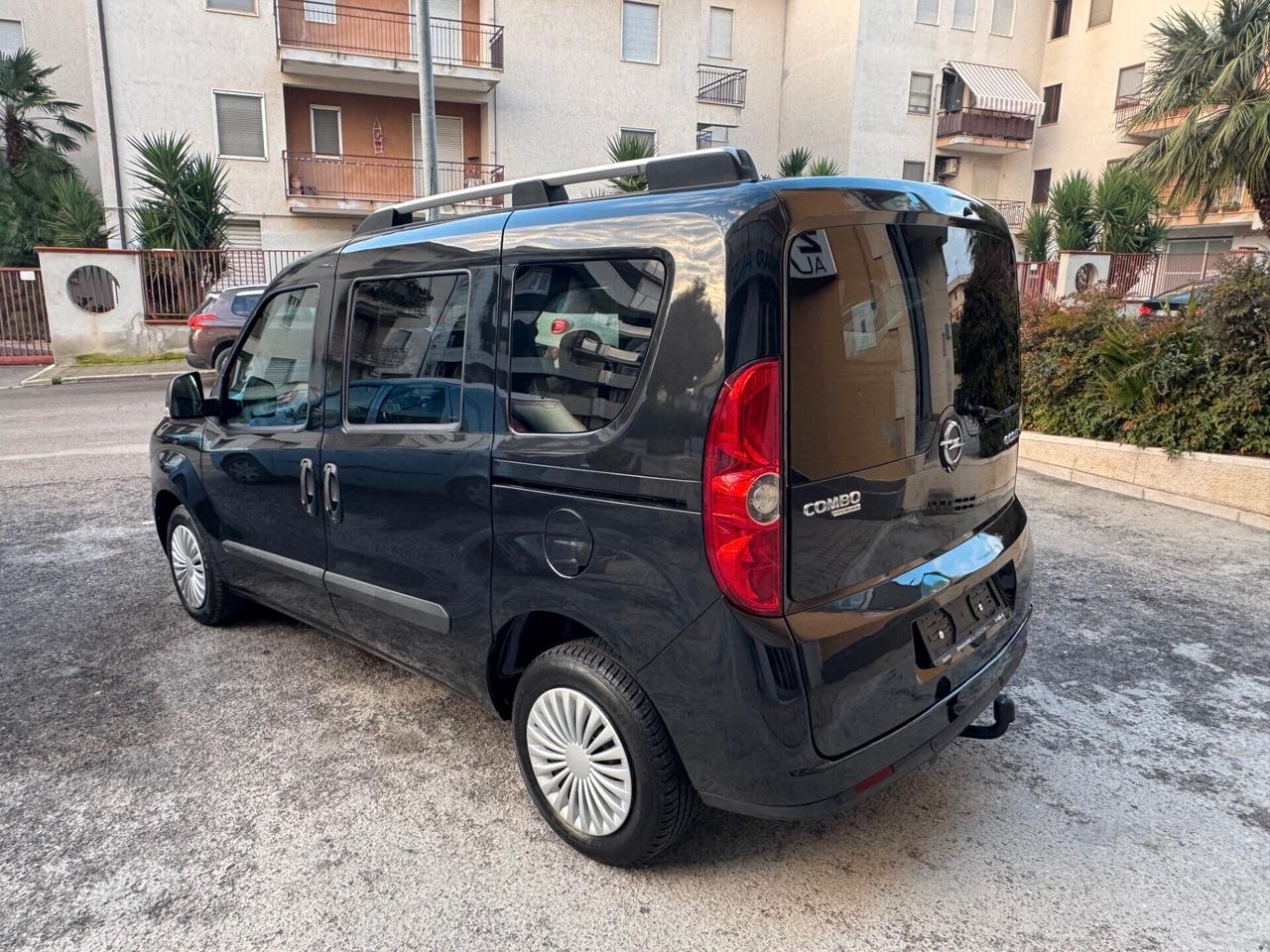 OPEL COMBO 1.6 CDTI 105 CV. 5 POSTI GANCIO TRAINO
