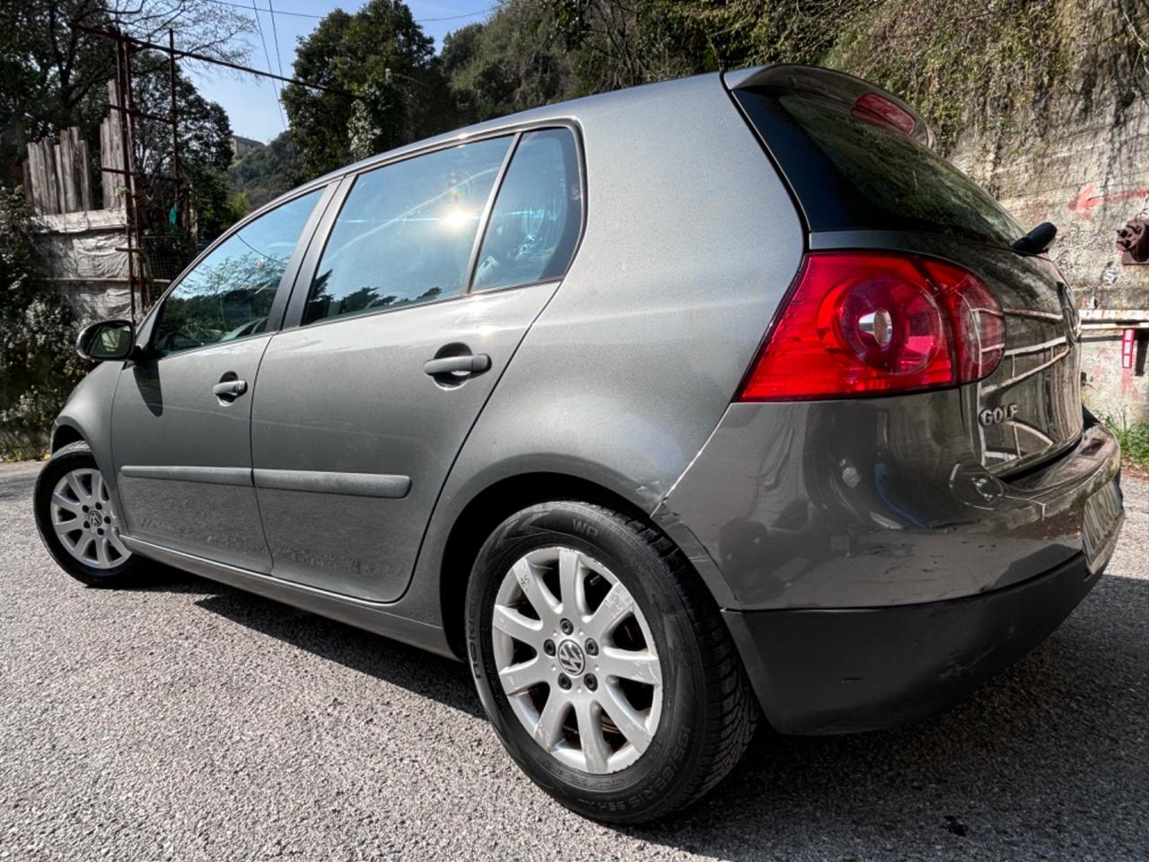 Volkswagen Golf 1.6 16V FSI 5p. Sportline