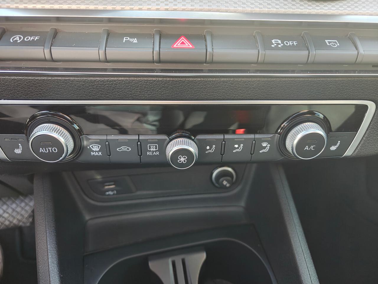 Audi Q2 35 TDI S tronic Identity Black