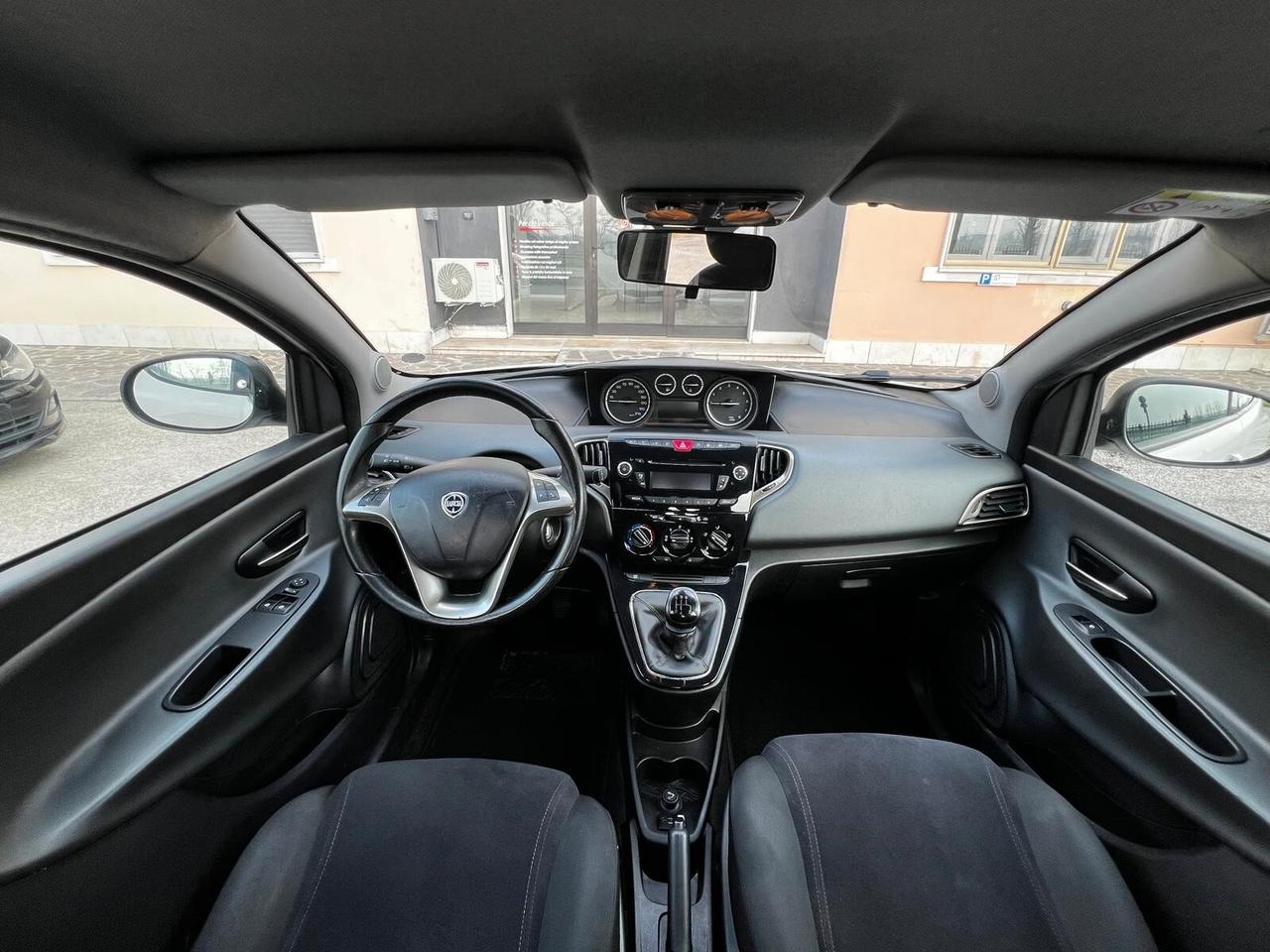 Lancia Ypsilon 0.9 TwinAir 85 CV 5 porte Metano Ecochic Platinum