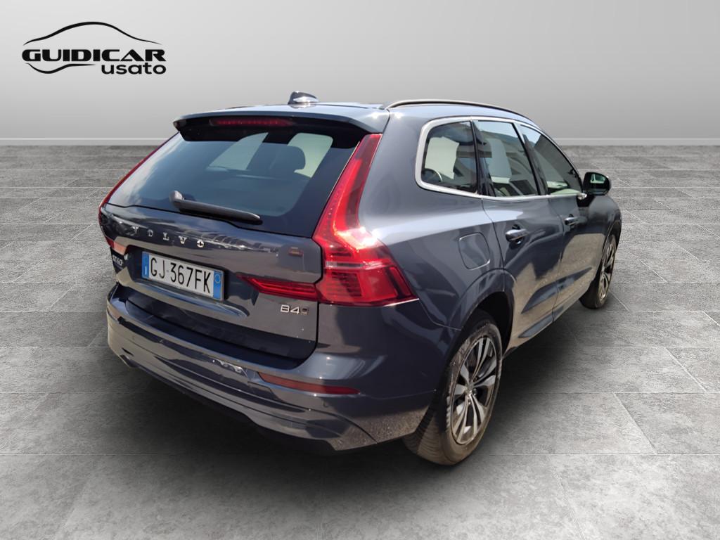 VOLVO XC60 II 2022 - XC60 2.0 b4 Momentum awd auto