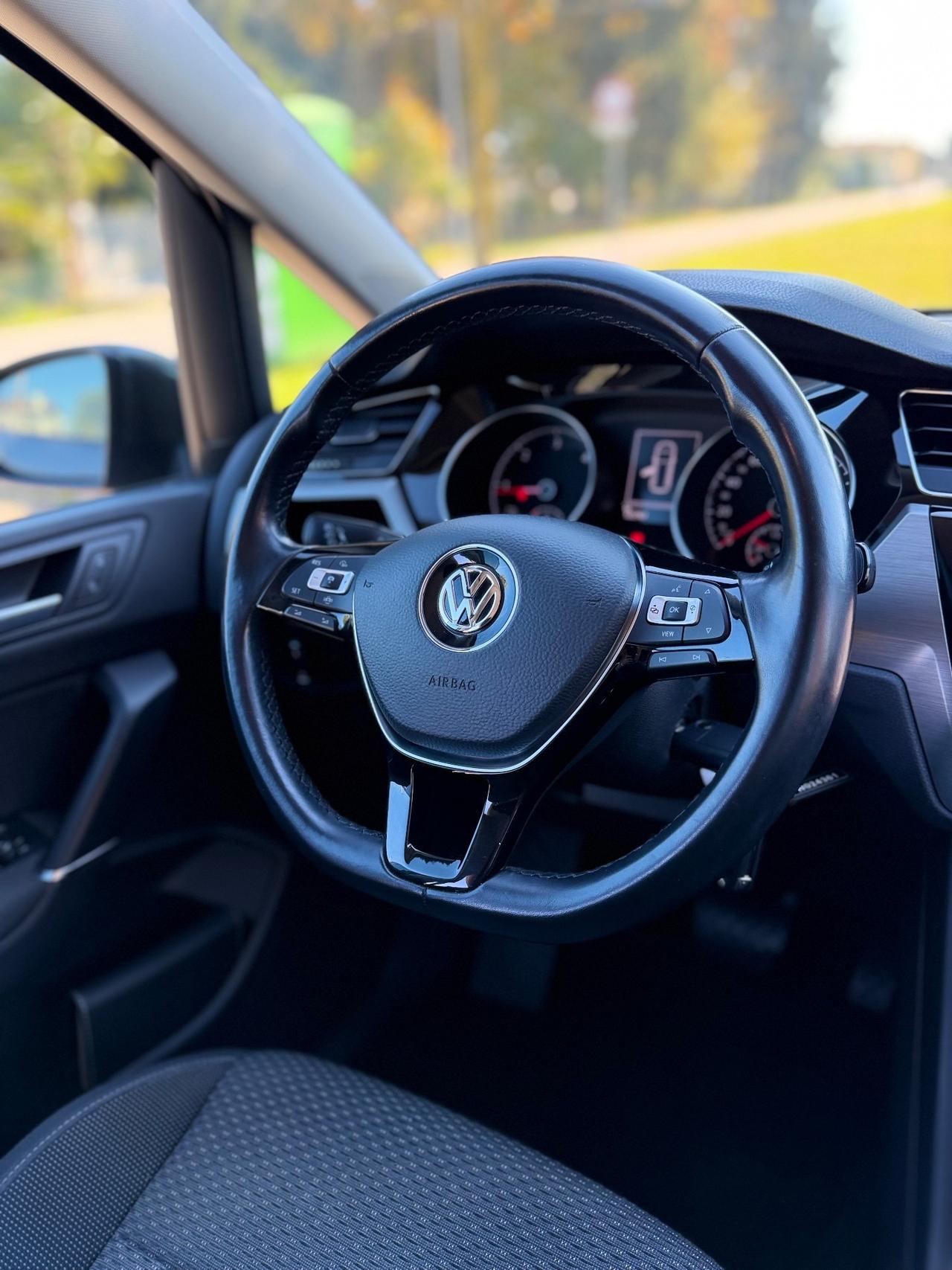 Volkswagen Touran 1.6 TDI 115 CV SCR DSG Executive BlueMotion Tech. Neopatentati