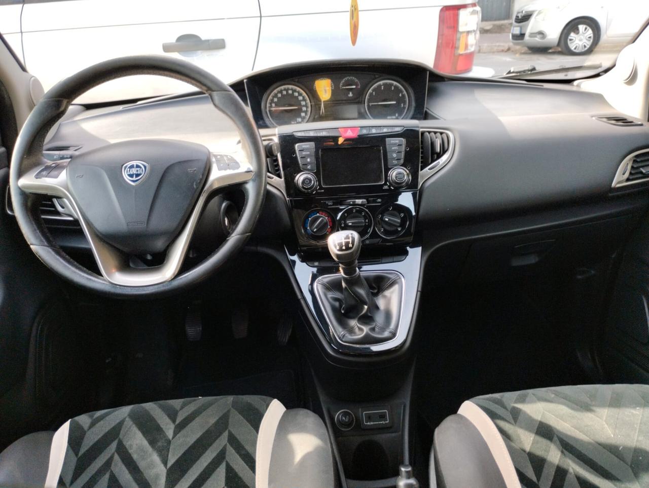 Lancia Ypsilon 1.3 MJT 16V 95 CV 5 porte S&S Silver