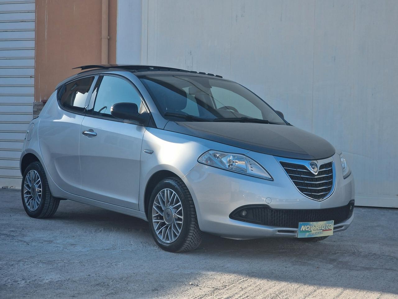 Lancia Ypsilon 1.2 benzina 70cv Tetto panoramico
