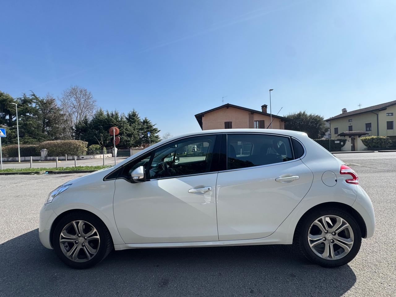 Peugeot 208 1.4 HDi 68 CV 5 porte Active
