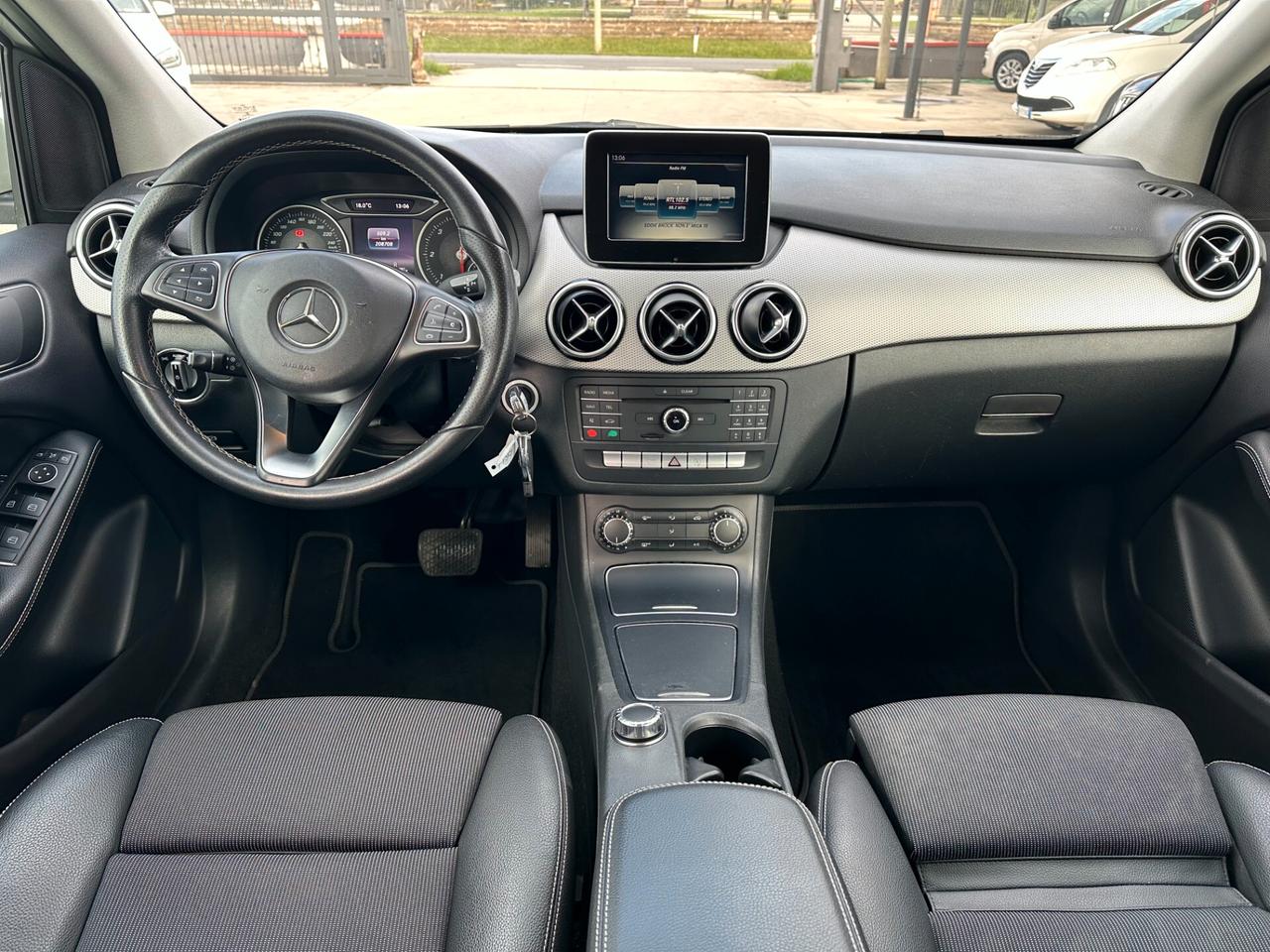 Mercedes-Benz B 180 SPORT*AUT*NAVI*KAMERA*KEY*BLUETOOTH*F1*MULTILED*