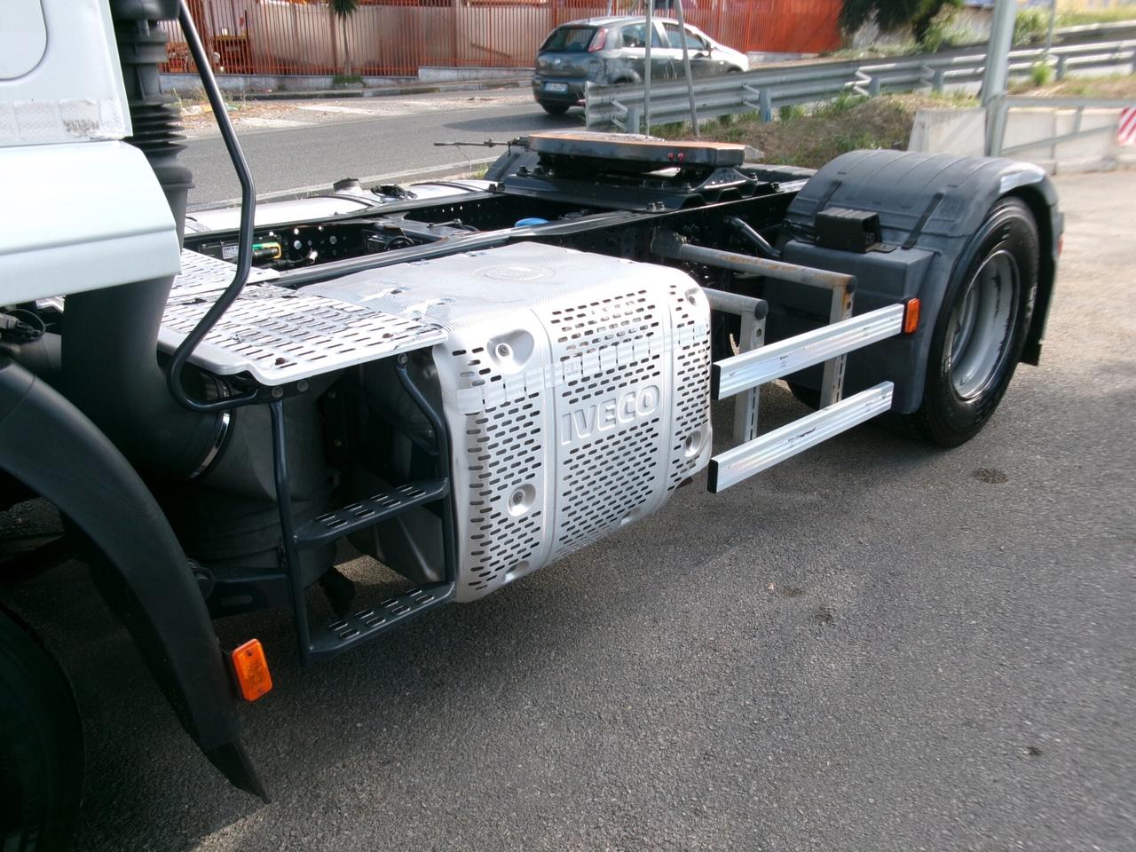 Iveco STRALIS AT 460 E6 MANAULE ZF TRATTORE PER SEMIRIMORCHIO 650000 KM