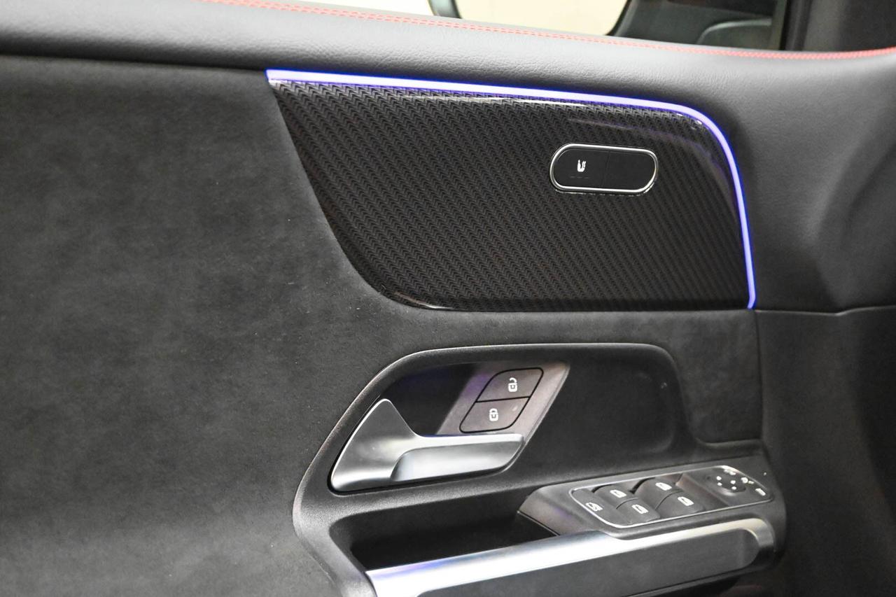 MERCEDES GLB (X247) GLB 200 d Automati...