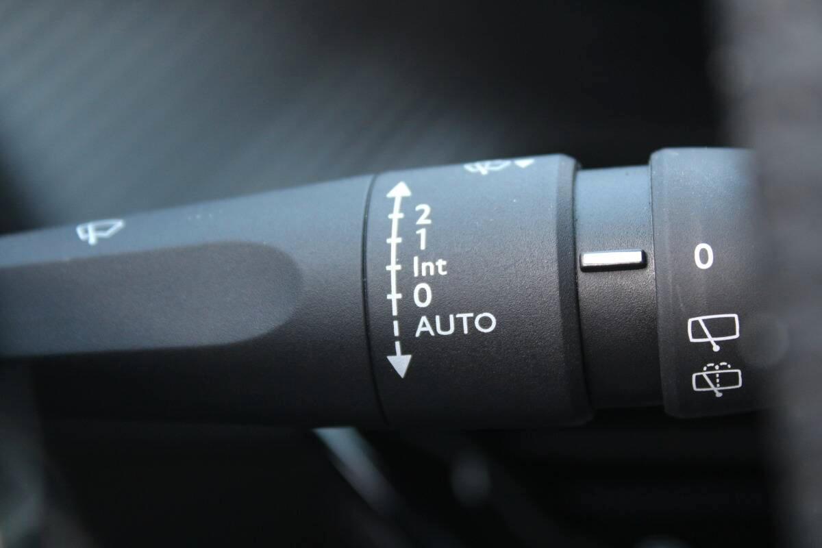 Peugeot 2008 1.2 puretech Allure s&s 100cv Con NAVIGATORE