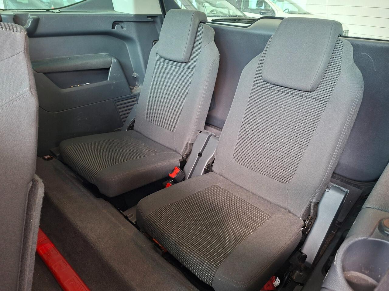 Peugeot 5008 1.6 HDI / 7POSTI / AUTOMATICO