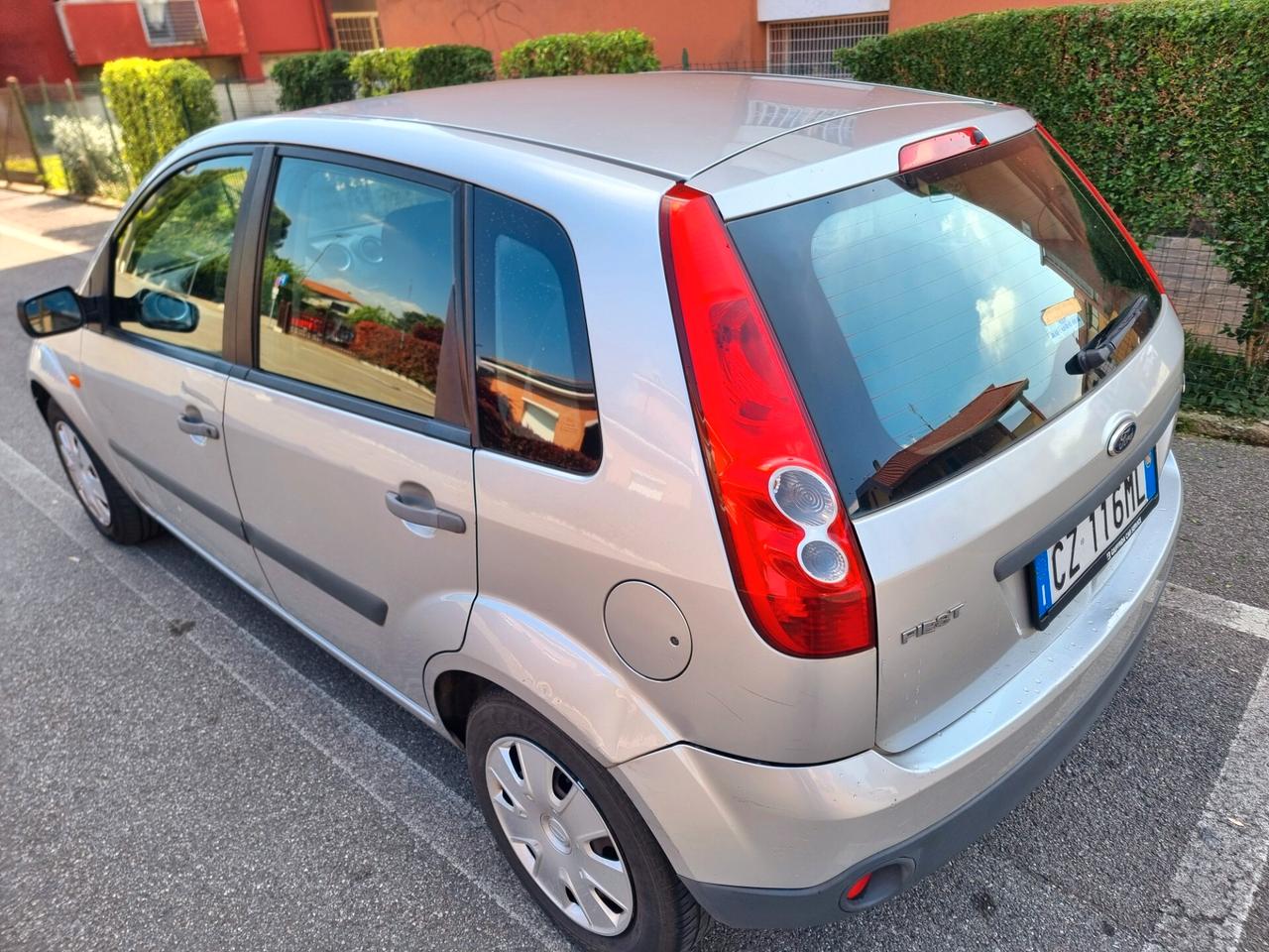 Ford Fiesta 1.4 TDCi 5p. ADATTA AI NEOPATENTATI