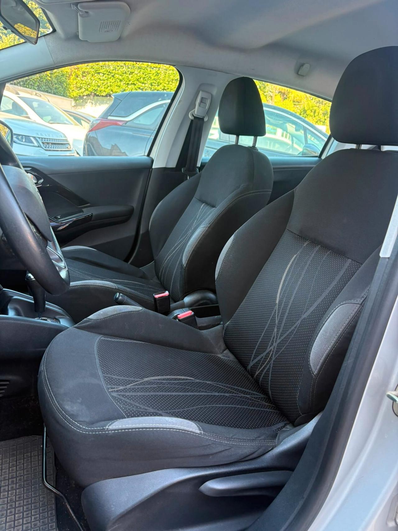 Peugeot 208 1.4 e-HDi 68 CV S&S CAMBIO AUTOMATICO 5 porte Active