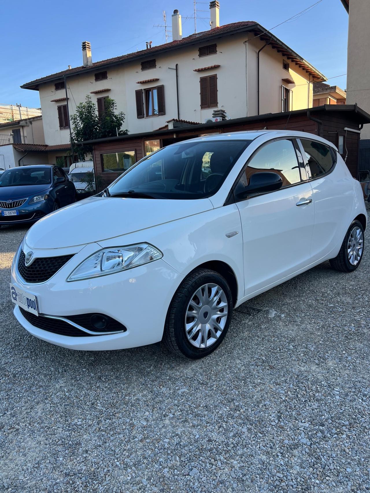 Lancia Ypsilon 1.2 69 CV 5 porte Gold