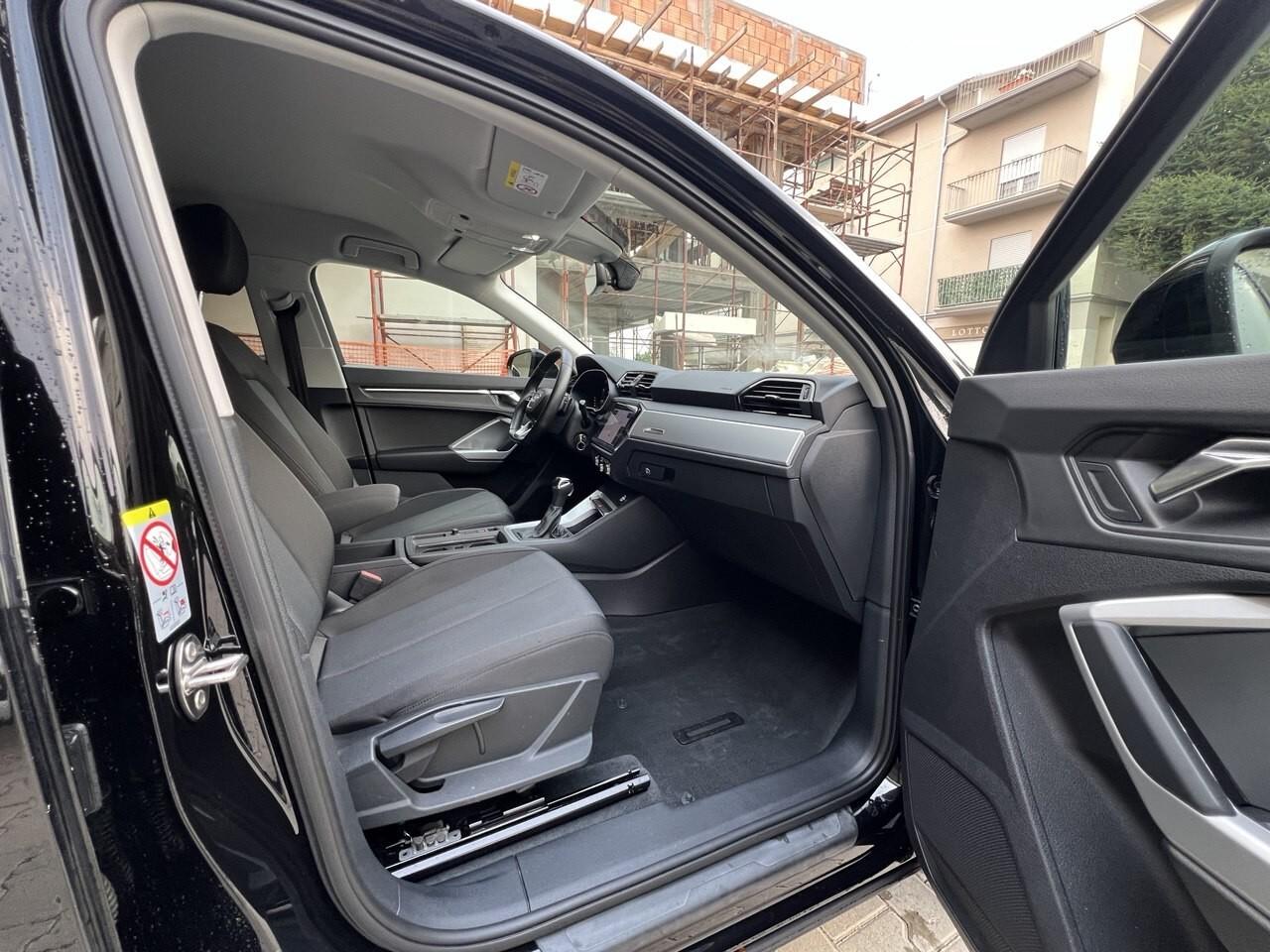 Q3 SPB 35 TDI Stronic Identity black