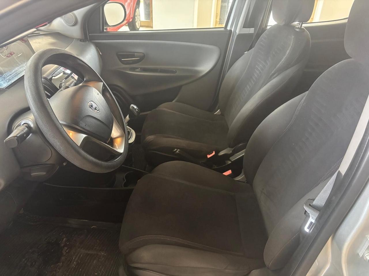 LANCIA YPSILON ANNO 2015 DS 1.3 MULTIJET ADATTA NEOPATENTATI KM 160 MILA