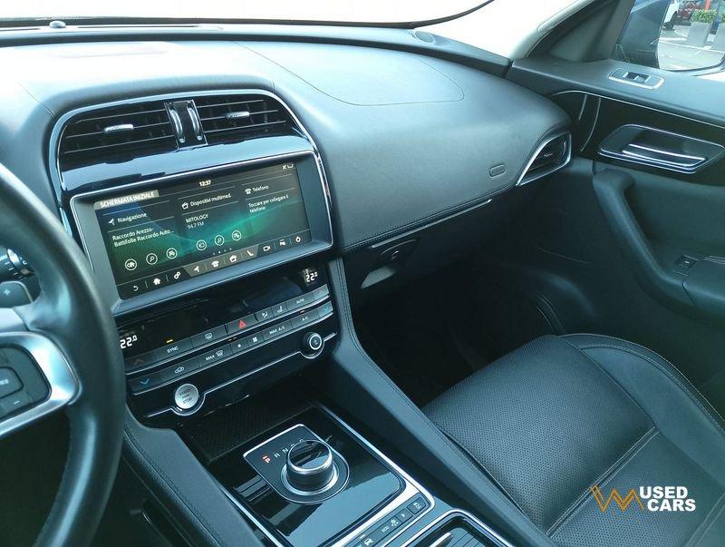 Jaguar F-Pace F-Pace 2.0 D 180 CV AWD aut. Chequered Flag