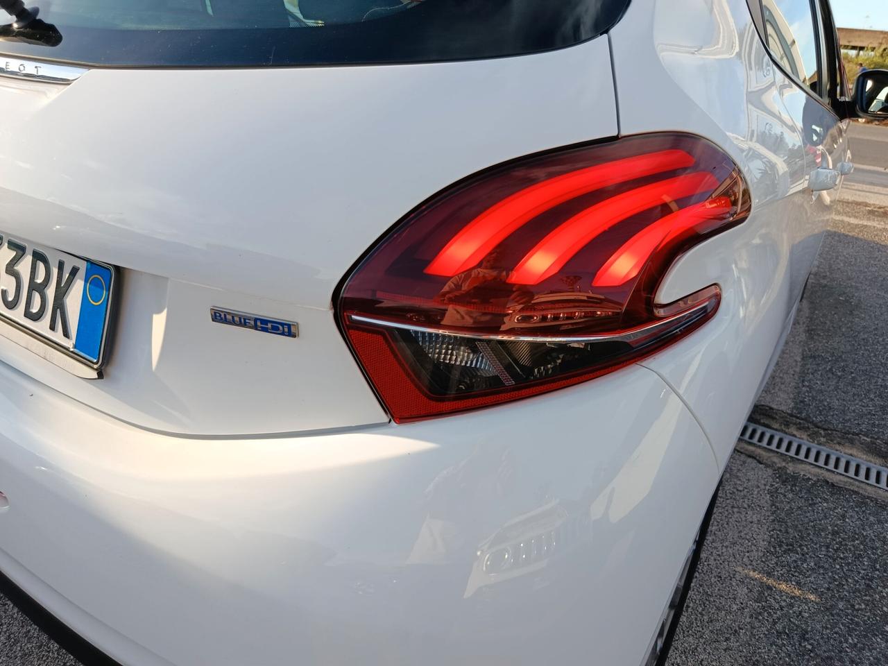 Peugeot 208 BlueHDi 75cv 5 porte Allure