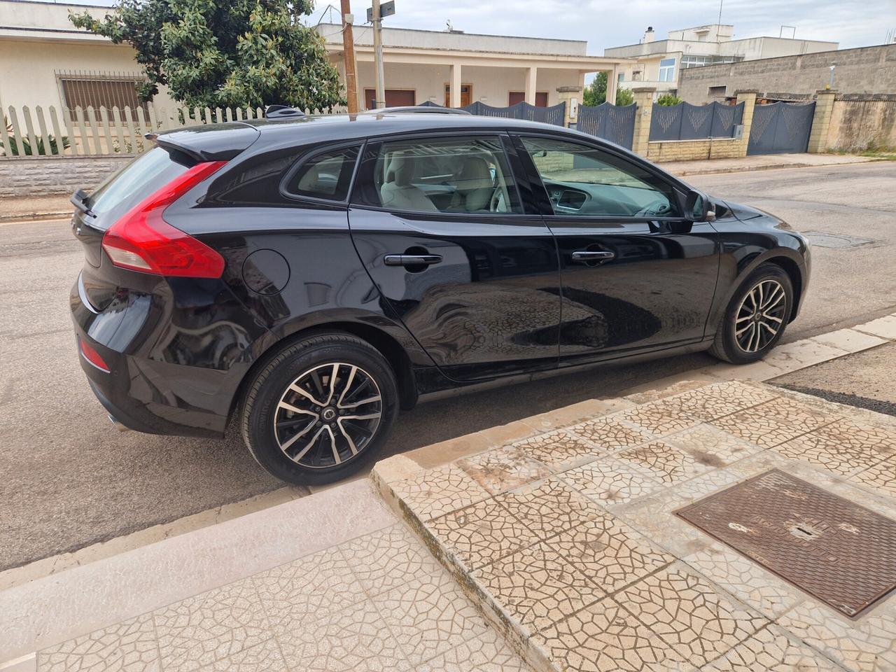 Volvo V40 D2