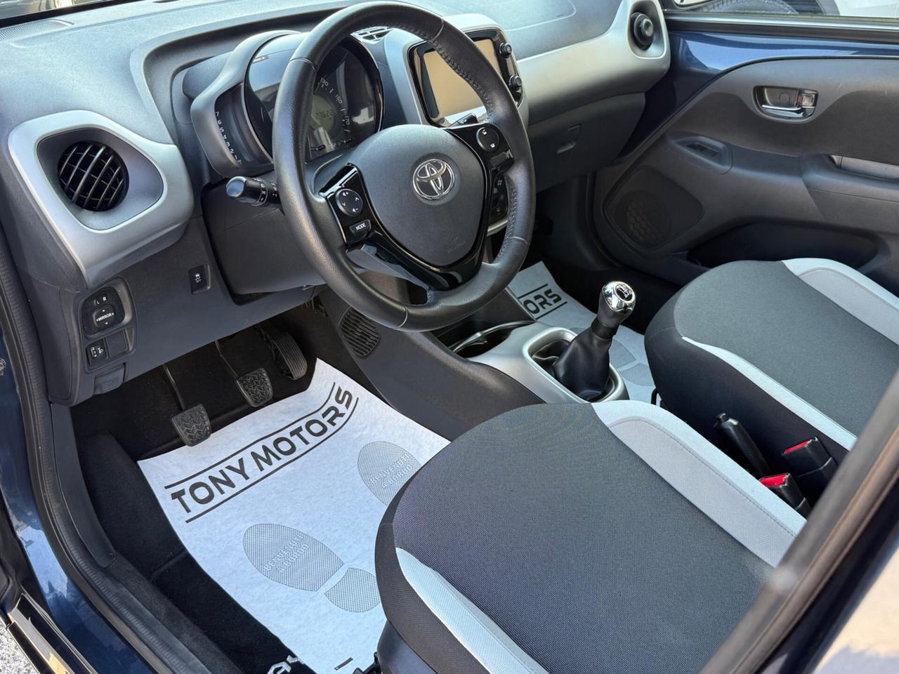 Toyota Aygo 1.0 VVT-i 69 CV 5 porte x-cool