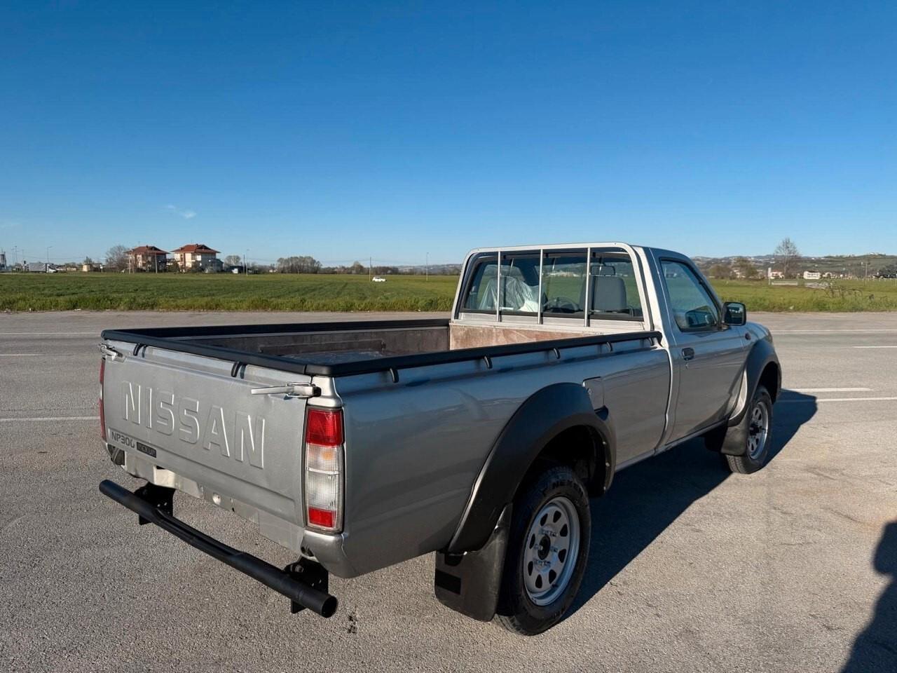 Nissan NP300 2.5 D 2p. King Cab Easy Chassis