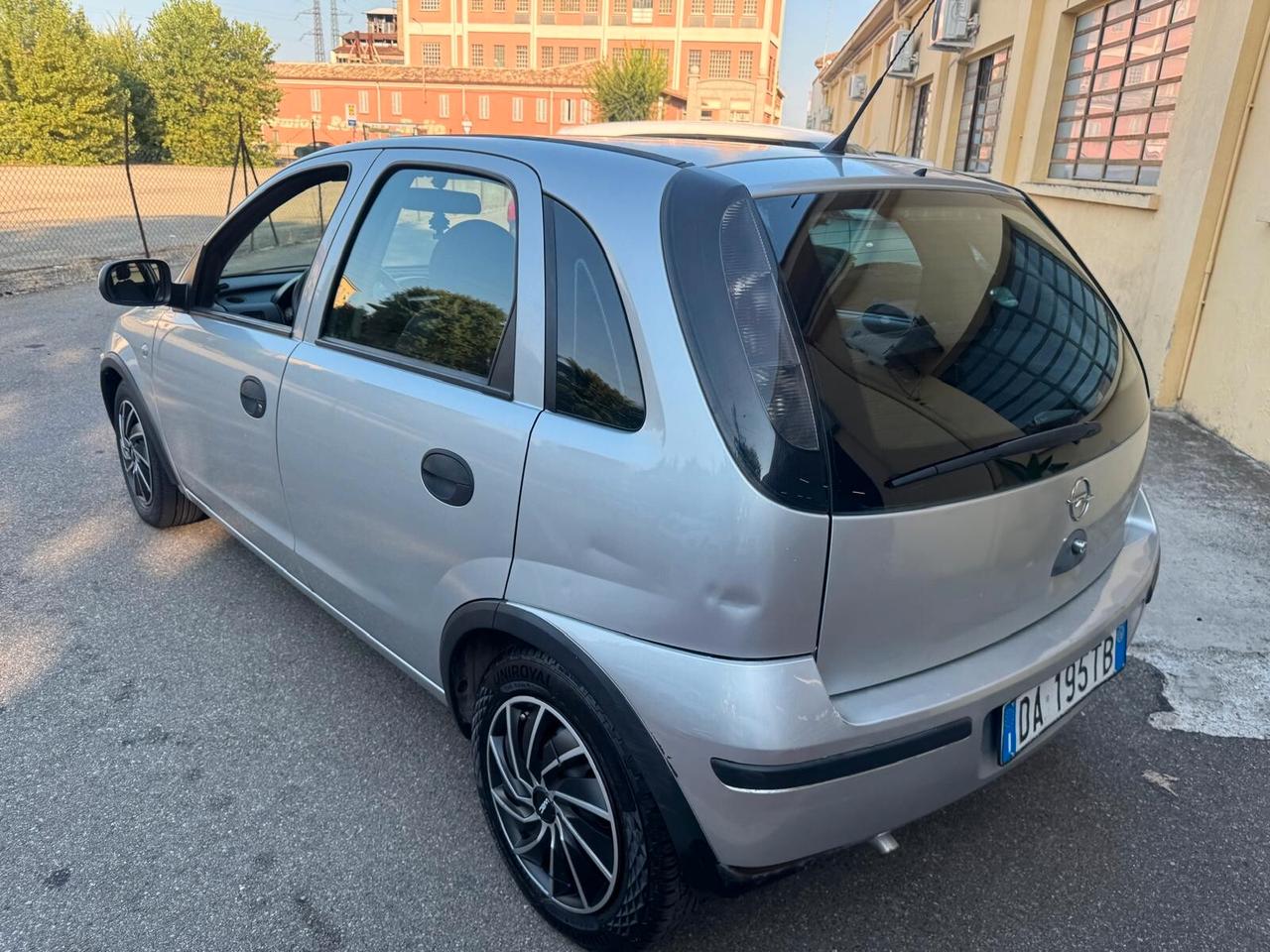 Opel Corsa Anno 2006 1.0 Benzina 5 porte 44 KW