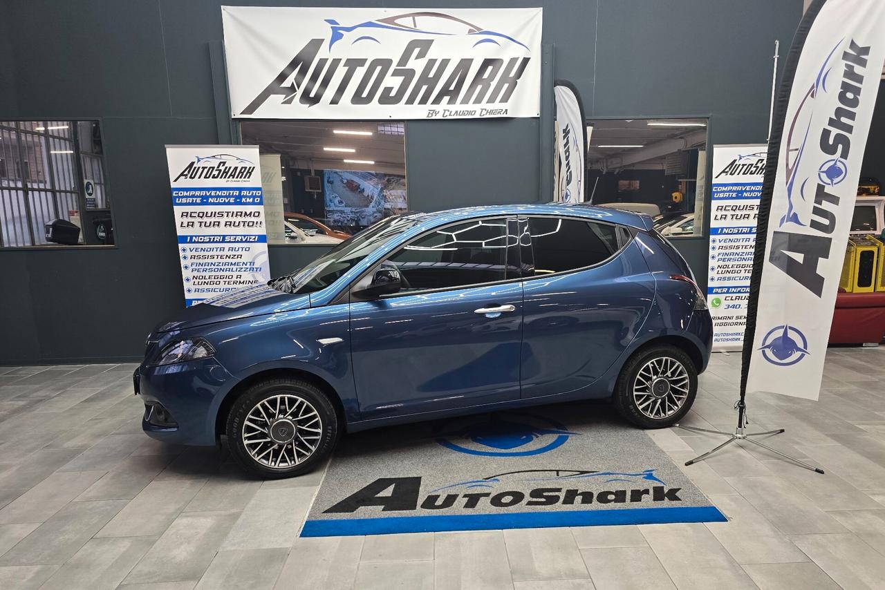 LANCIA YPSILON 1.0 FIREFLY HYBRID GOLD XNEOPATENTATO