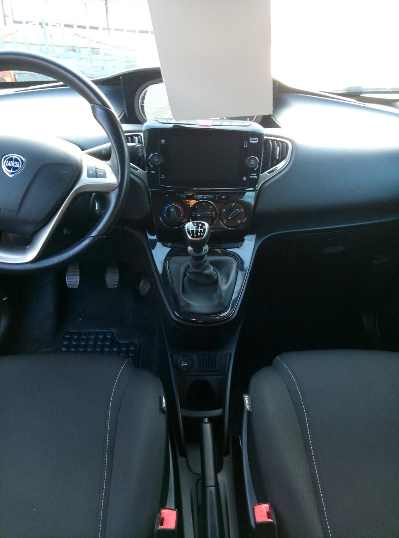 Lancia Ypsilon 1.0 FireFly 5 porte S&S Hybrid Gold