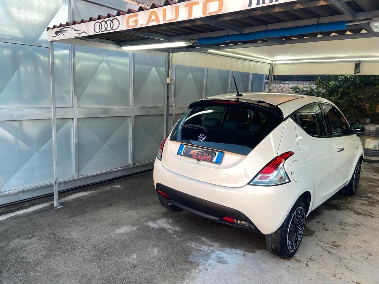 Lancia Ypsilon 1.0 FireFly 5 porte S&S Hybrid Gold
