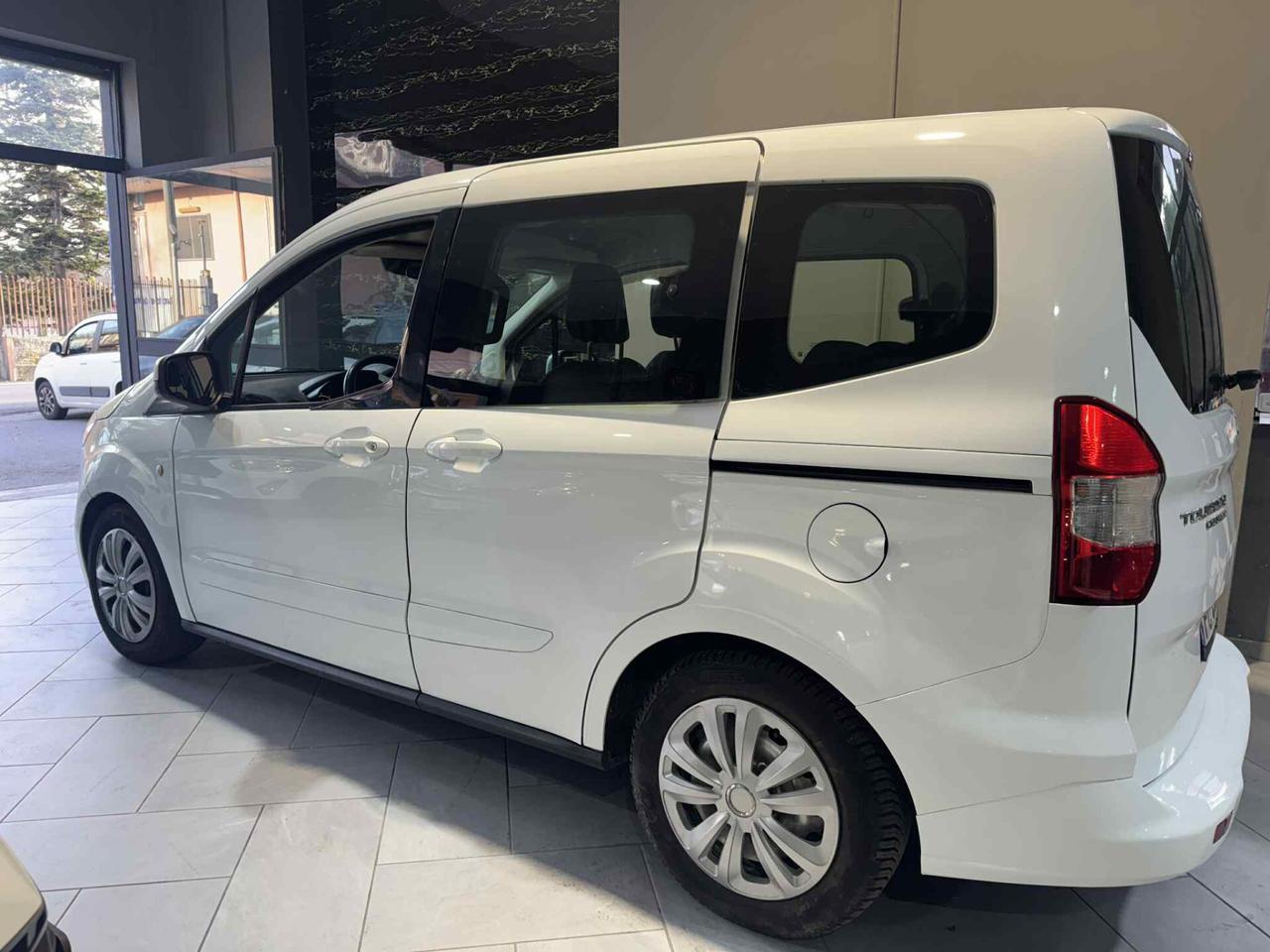 Ford Tourneo Courier 1.5 TDCI FURGONE VETRATO 5PO