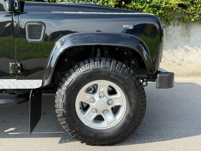 LAND ROVER Defender 90 2.2 TD4 Station Wagon SE NEOPATENTATI