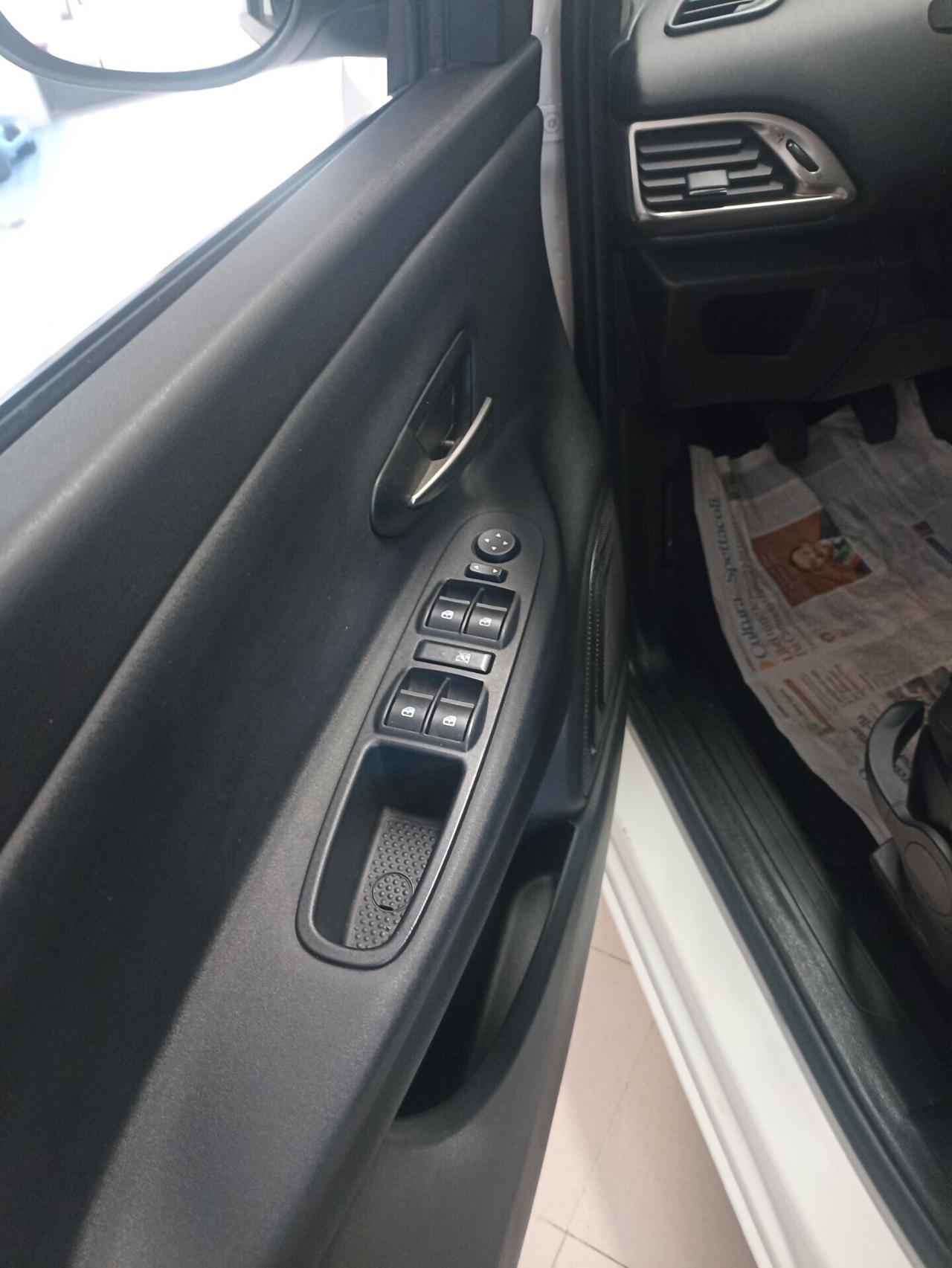 Lancia Ypsilon 1.2 69 CV 5 porte S&S Gold