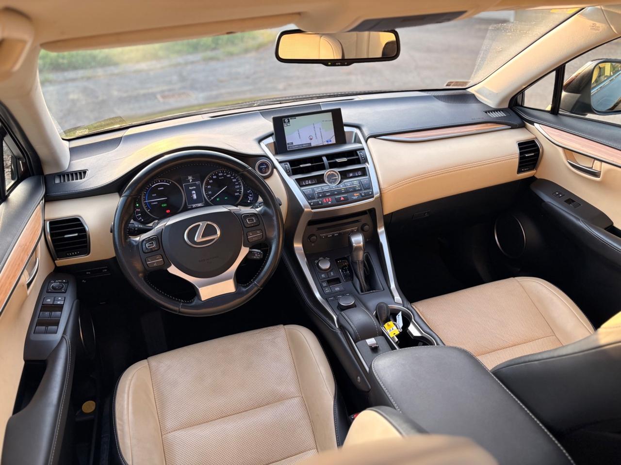 Lexus NX 300h Hybrid 4WD F-Sport 2016