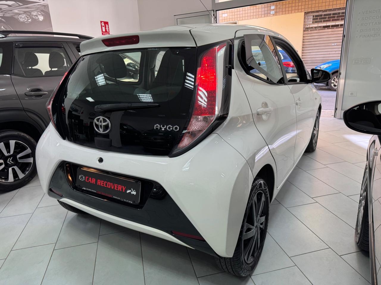 Toyota Aygo 1.0 VVT-i 69 CV 5 porte x-play