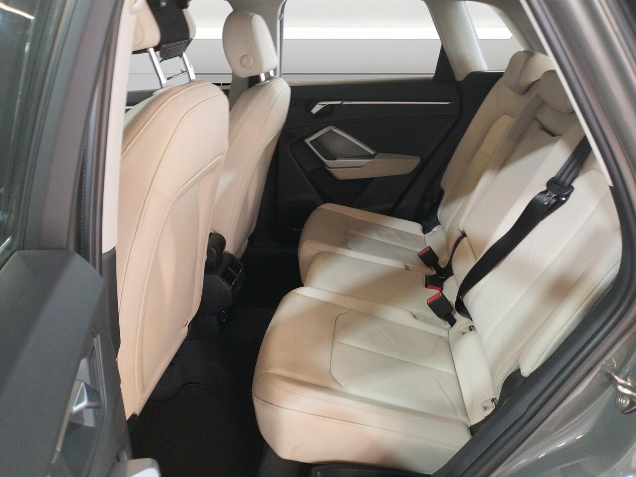 Audi Q3 35 1.5 tfsi Business Advanced s-tronic