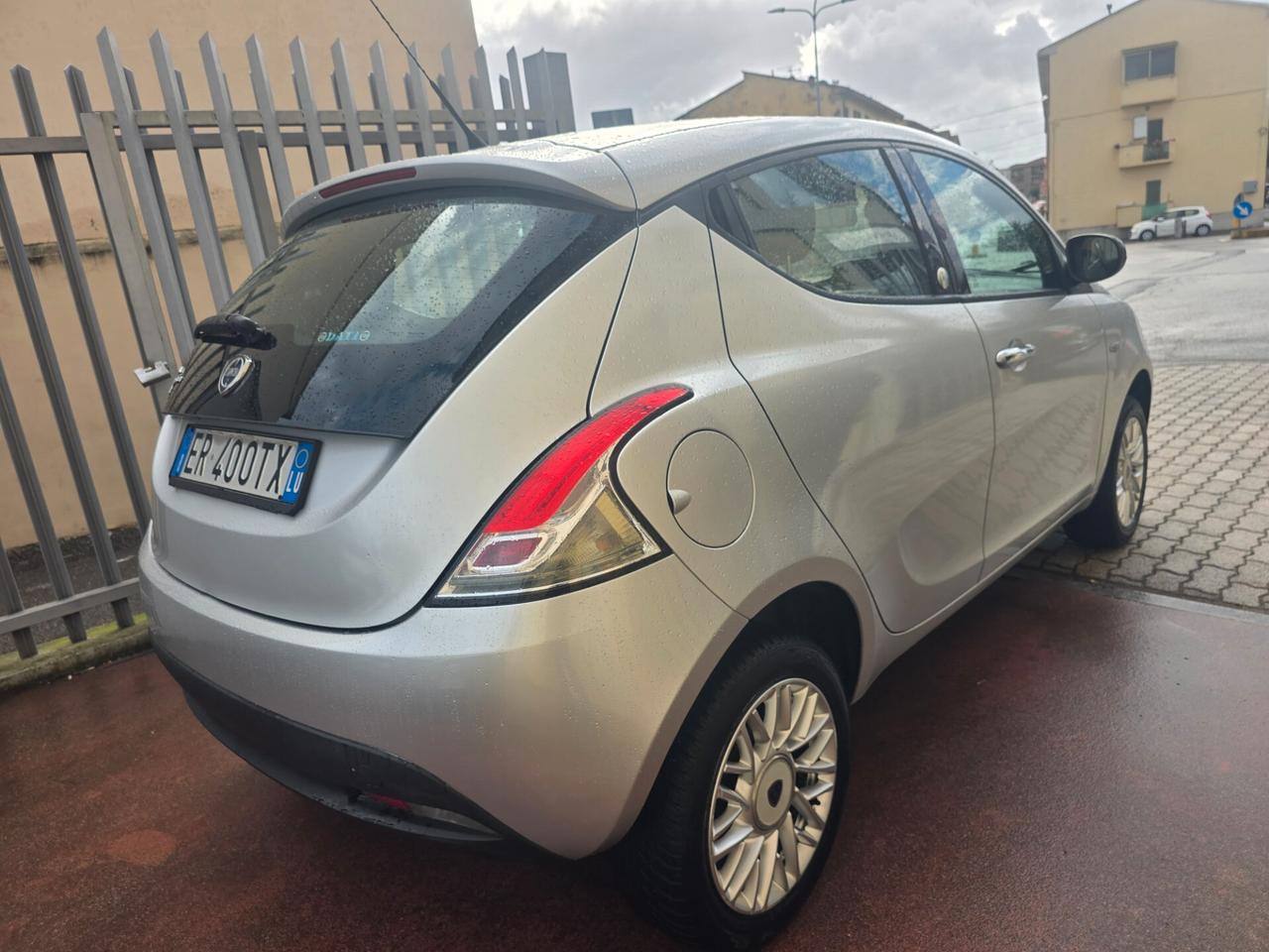 Lancia Ypsilon 0.9 TwinAir 85 CV 5 porte Metano Ecochic Gold