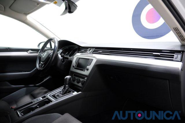 VOLKSWAGEN Passat Variant 1.6 TDI SCR DSG R-LINE BMT