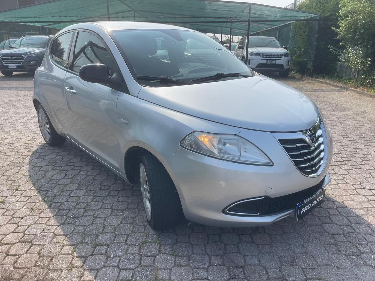 Lancia Ypsilon 1.2 69 CV 5 porte S&S Silver