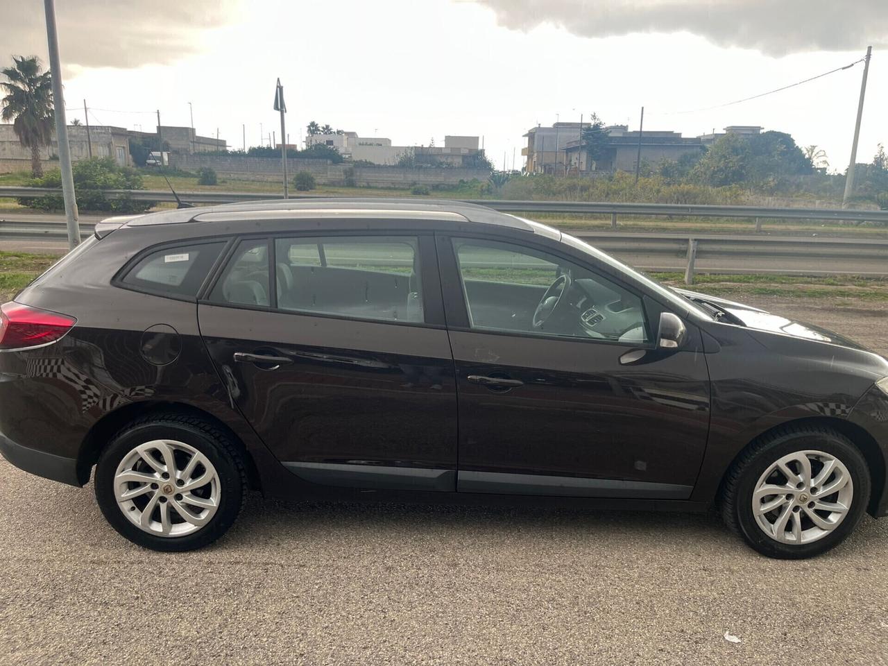 Renault Megane 1.5 dCi 110CV EDC SporTour 2012