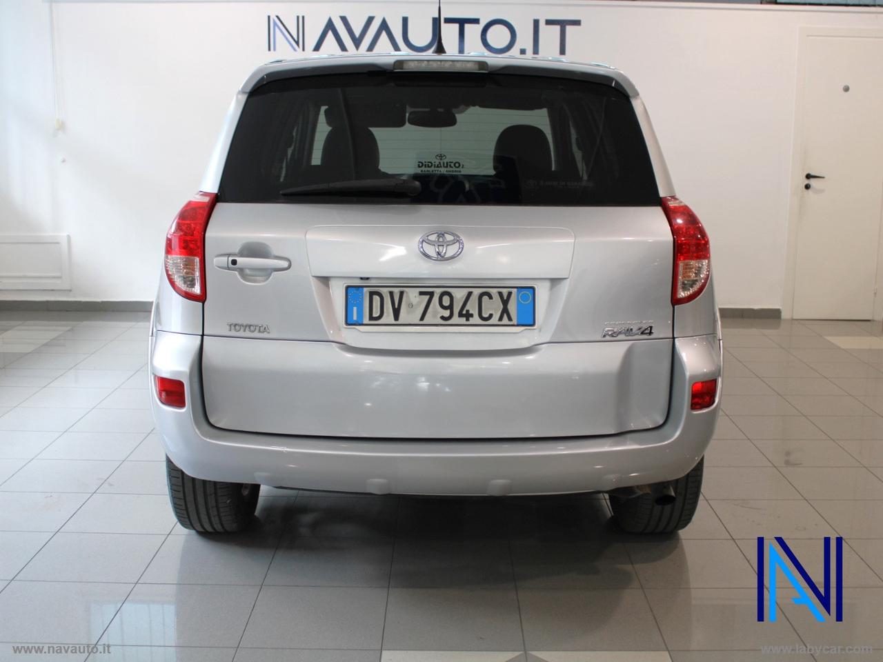 TOYOTA RAV4 2.2 D-4D 177 CV Luxury