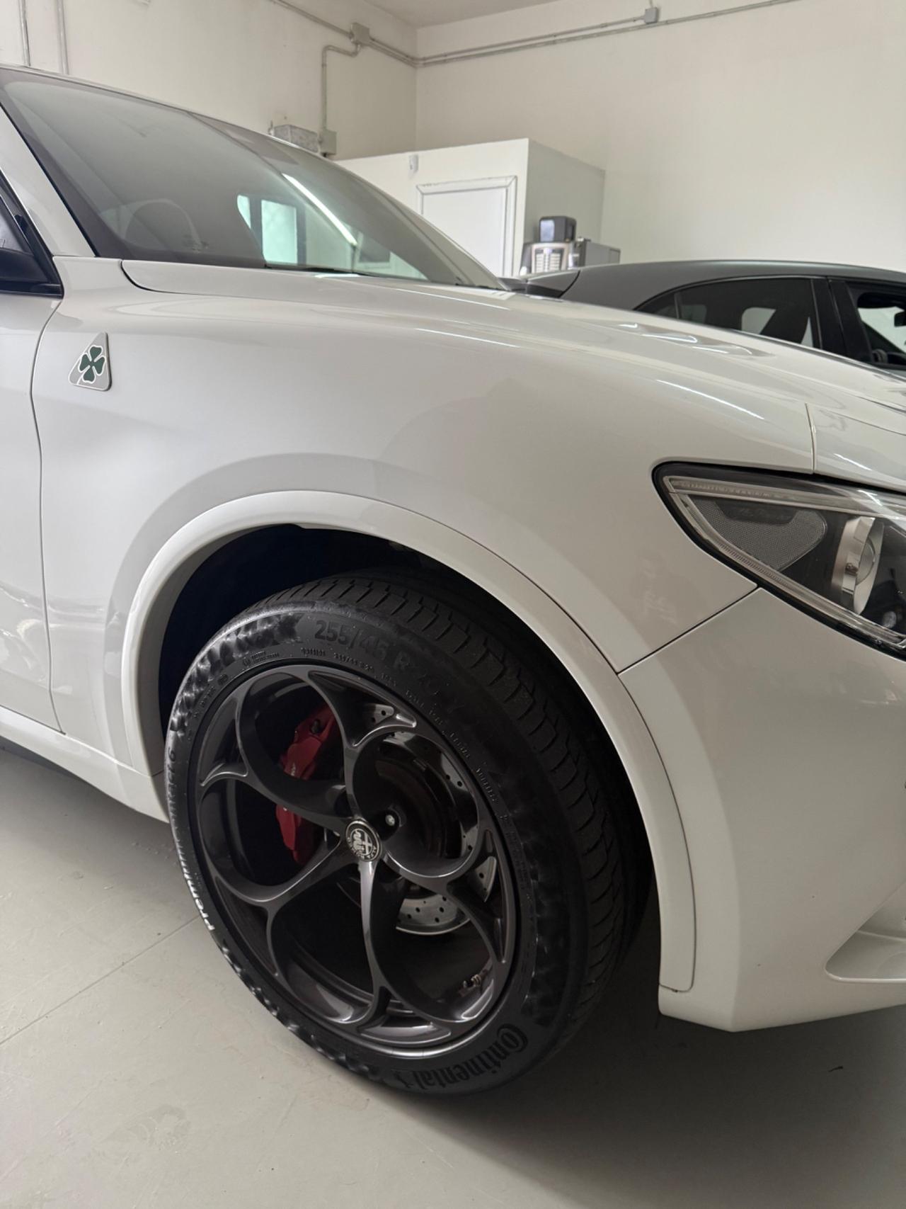 Alfa Romeo Stelvio 2.9 Bi-Turbo V6 510 CV AT8 Quadrifoglio