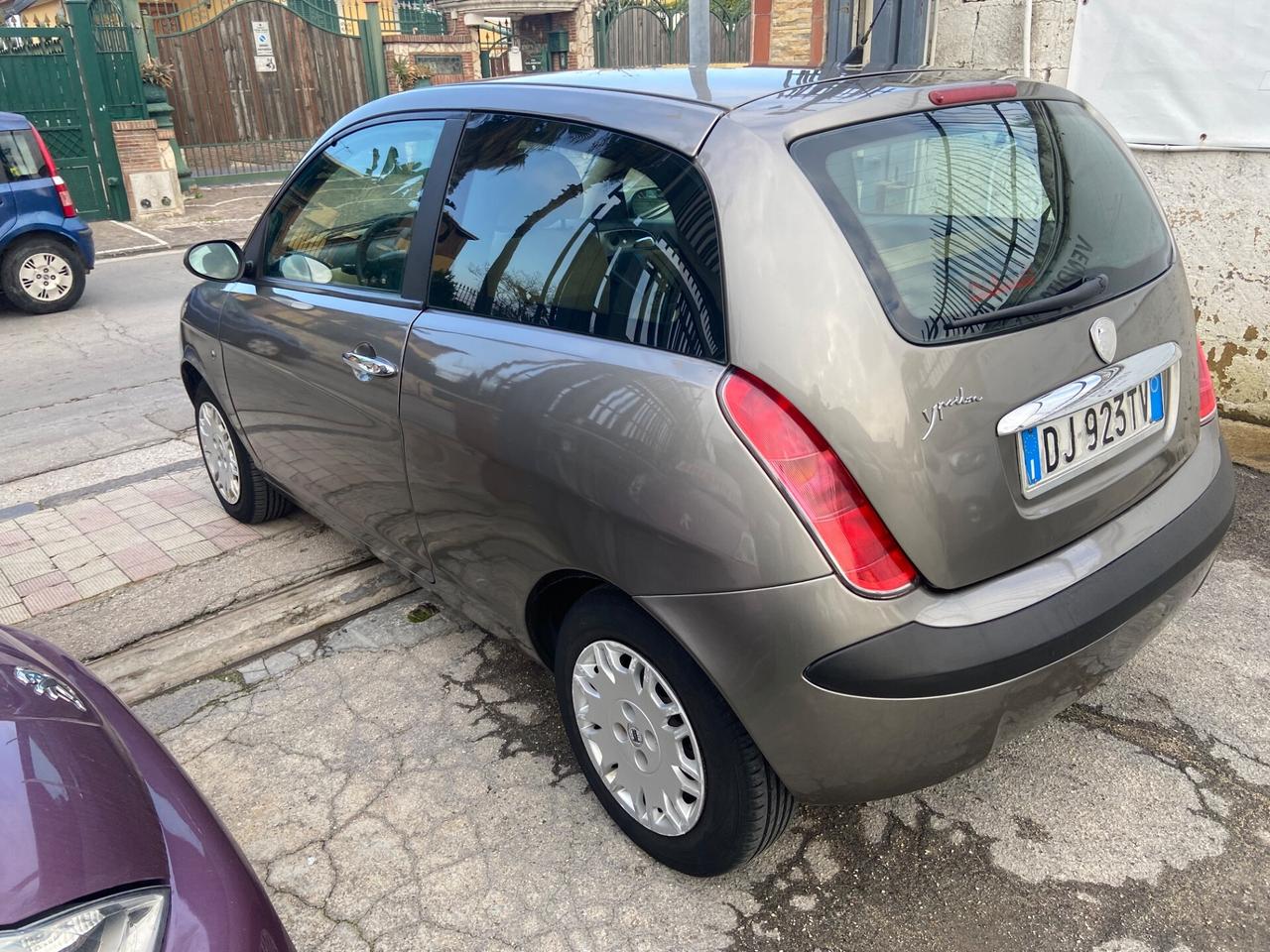 Lancia Ypsilon 1.3 Multijet 16V Argento. 3p
