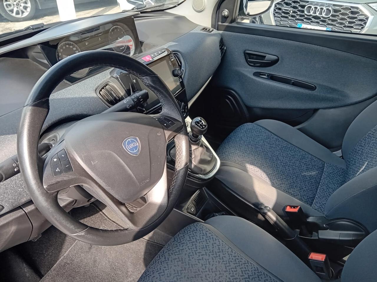 Lancia Ypsilon 1.0 FireFly 5 porte S&S Hybrid Ecochic Silver