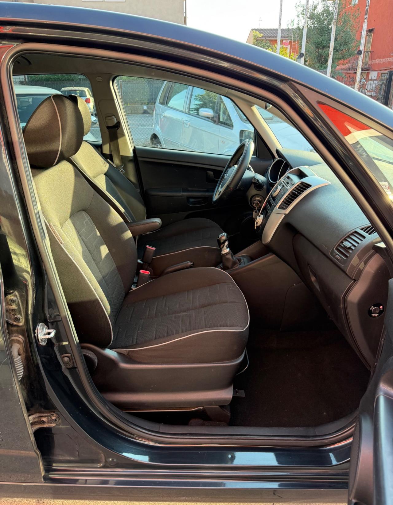 Kia Venga 1.4 CRDi 90CV- Neopatentati