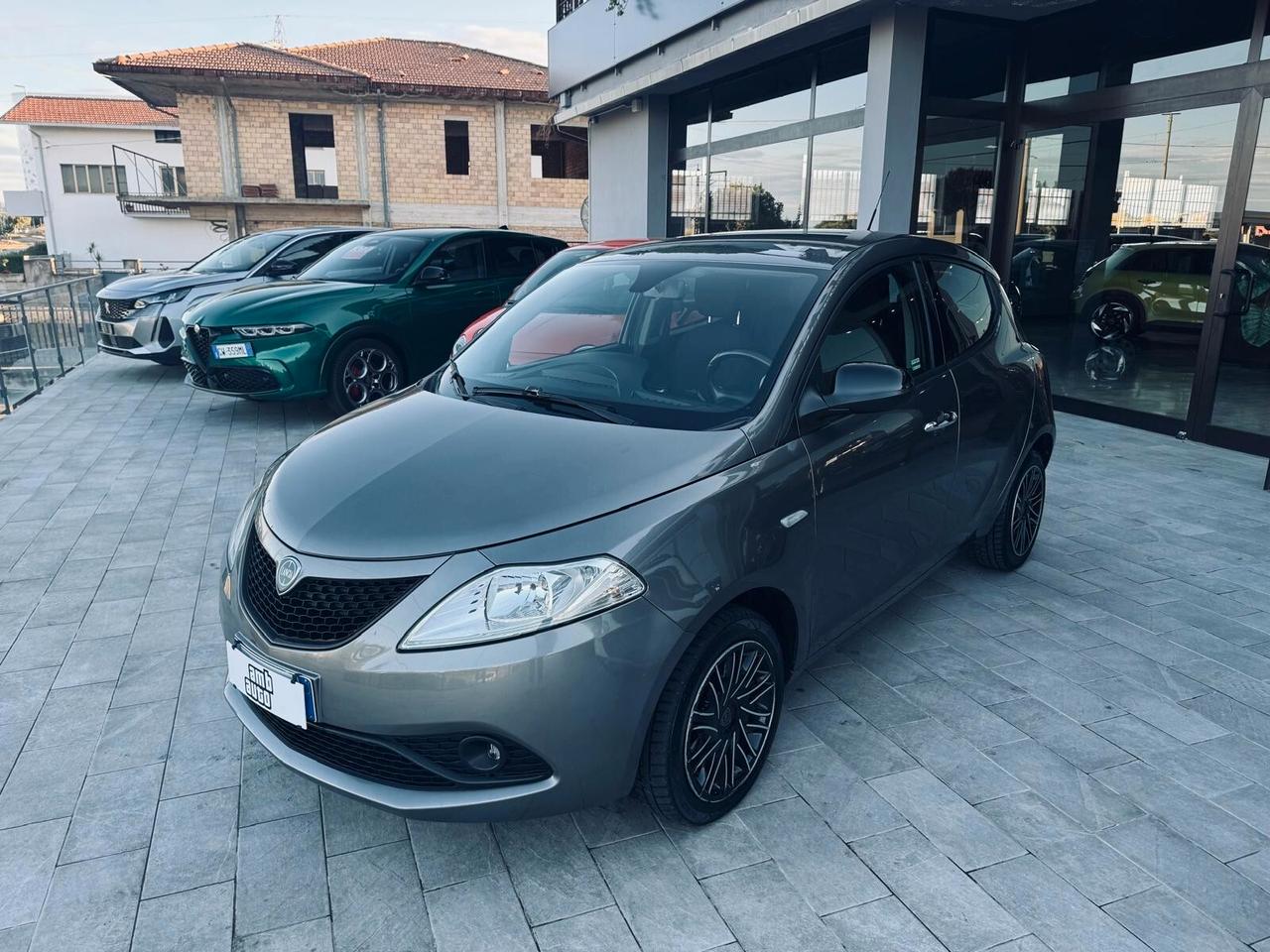 Lancia Ypsilon 1.2 69 CV 5 porte Gold