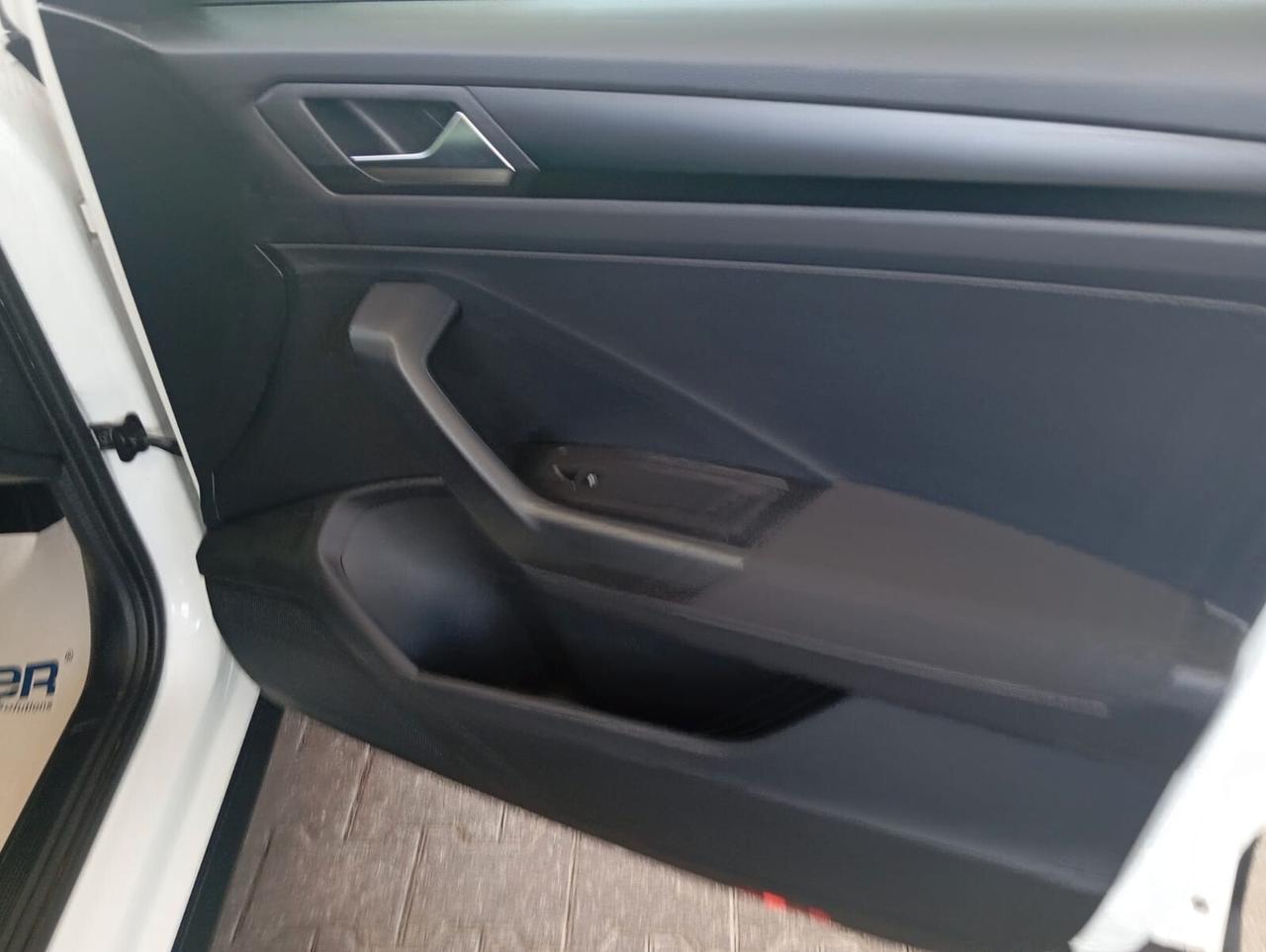 Volkswagen T-Roc 1.6 TDI SCR Business BlueMotion Technology