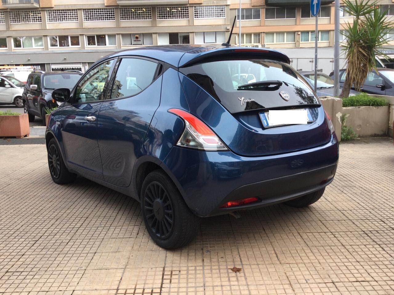Lancia Ypsilon 1.0 FireFly 5 porte S&S Hybrid Ecochic Silver