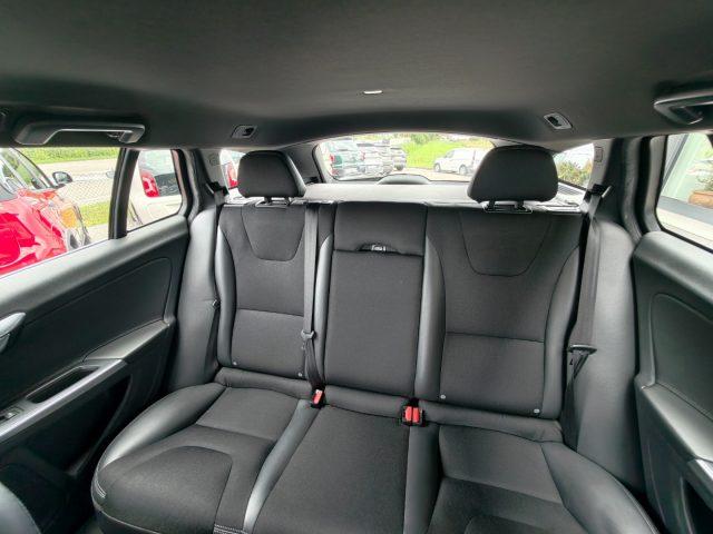 VOLVO V60 D4 R-design Momentum