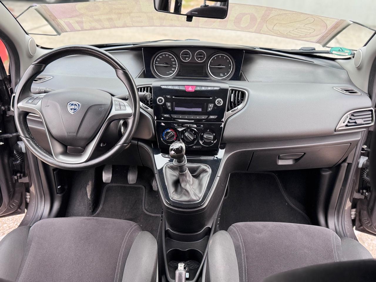 Lancia Ypsilon 1.2 Benzina 69cv Platinum - 2012