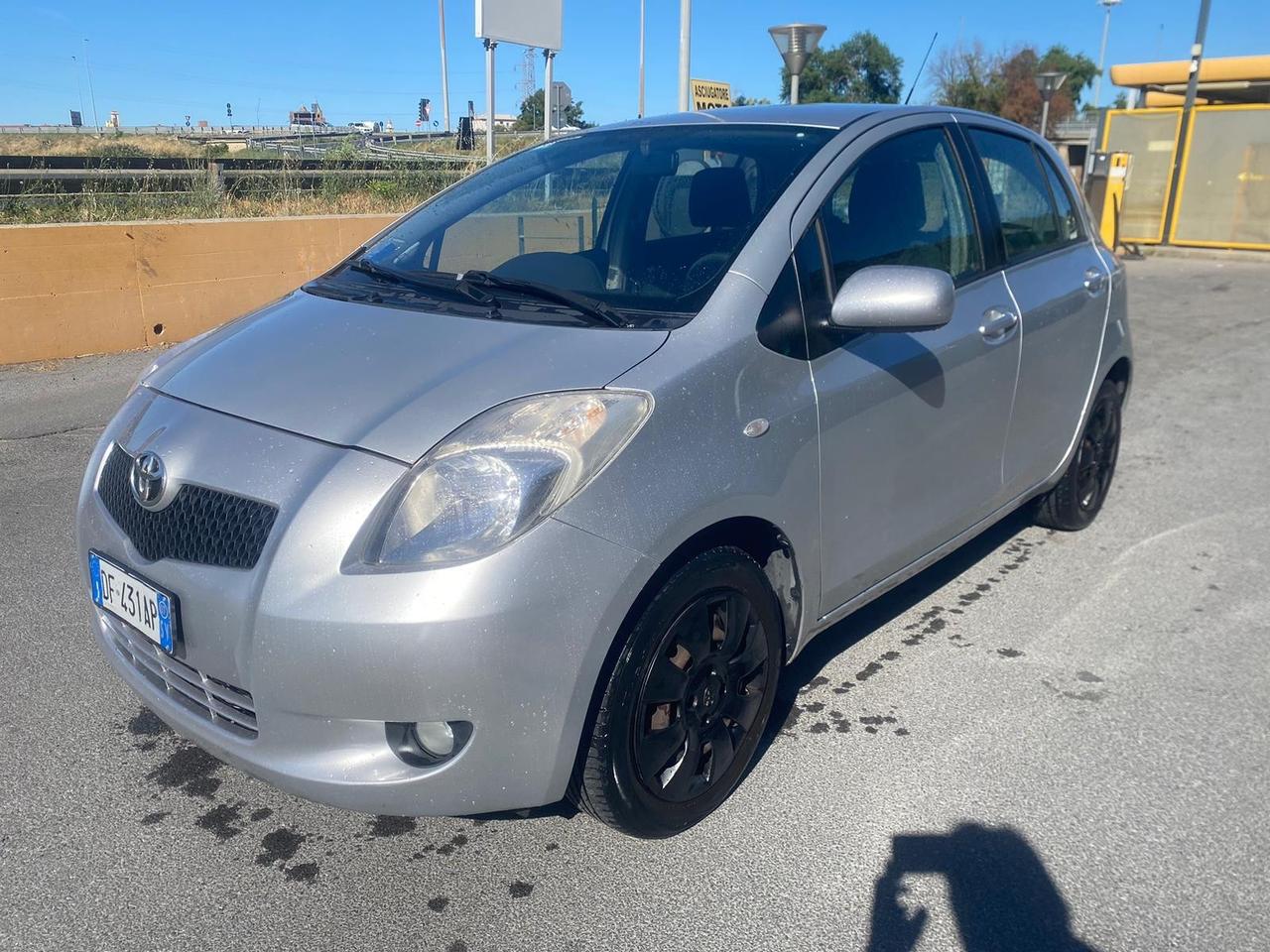 Toyota Yaris 1.0 5 porte Sol