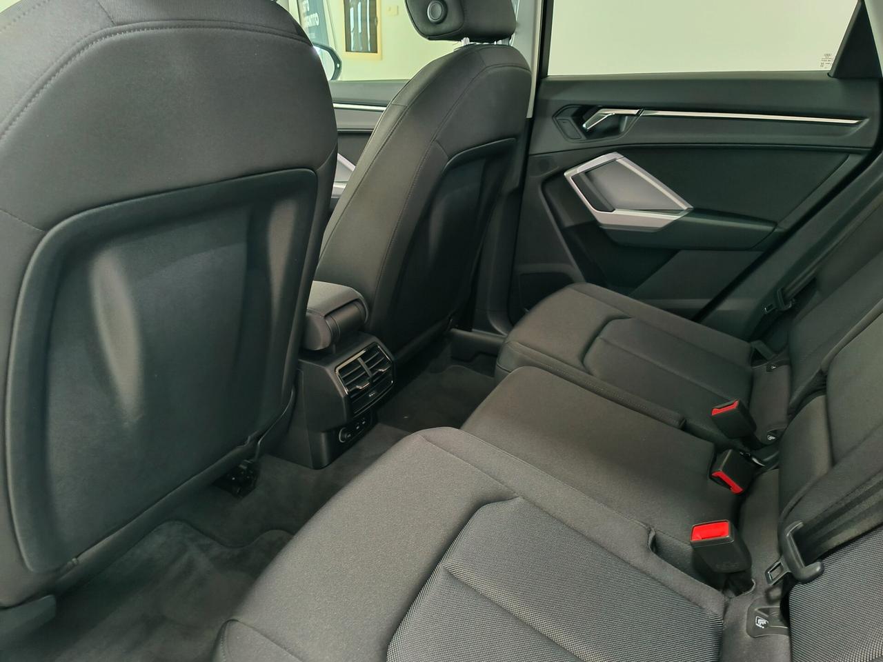 Audi Q3 35 TDI S tronic Business